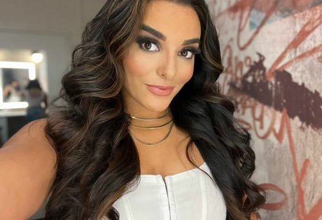 Deonna Purrazzo actriz de alta calidad imagen