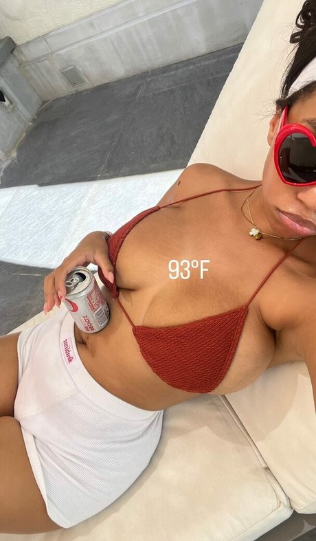 Daphne Blunt estrella libre galerías