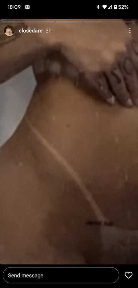 Renata Schmorantz modelo desnudo galería