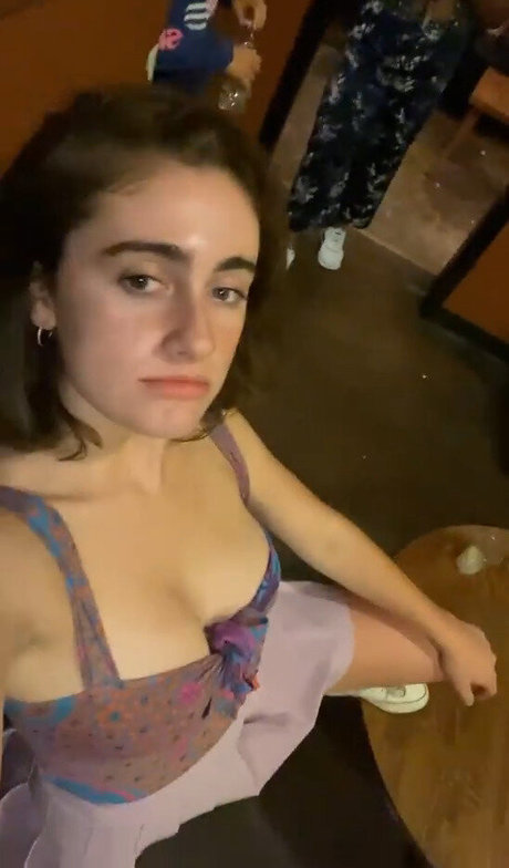 Rachel Anne Sennott actriz perfecta galería