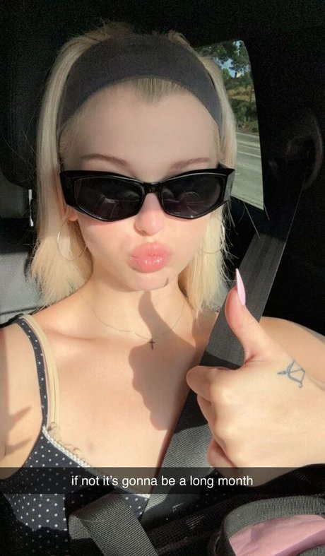 enana de ébano onlyfans arriba foto