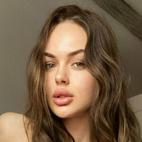 Baby IREN estrella sexy foto