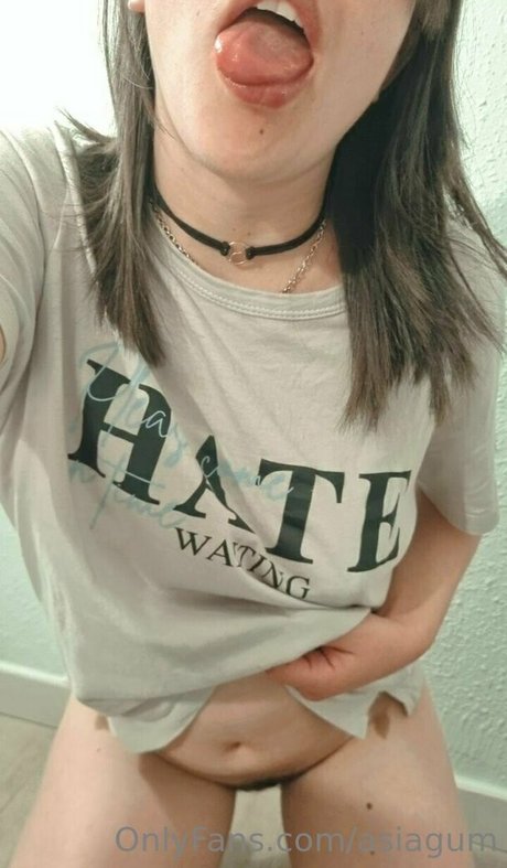 asiagum estrella desnuda imágenes