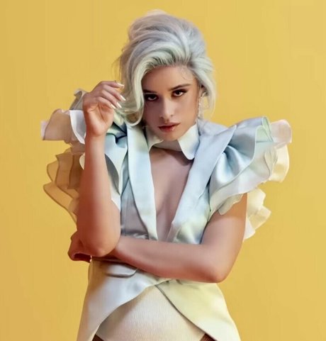 Camila Cabello actriz erótica galería