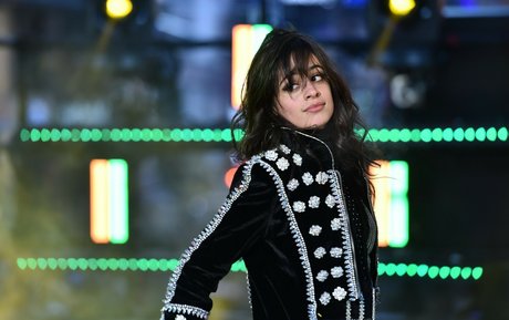 Camila Cabello modelo desnudos archivo