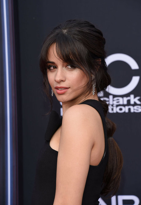 Camila Cabello modelo pornografico galerías