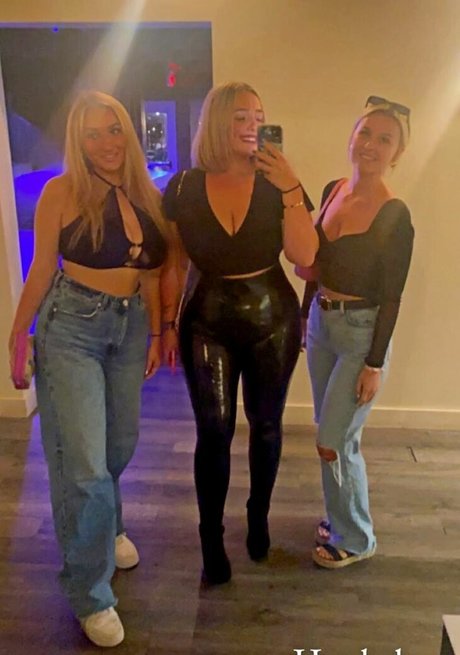 Angelina Cross estrella pornografica archivo