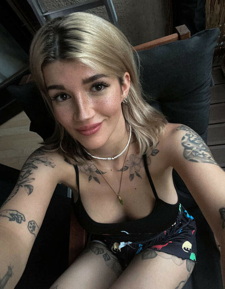 Kunshikitty estrella archivo