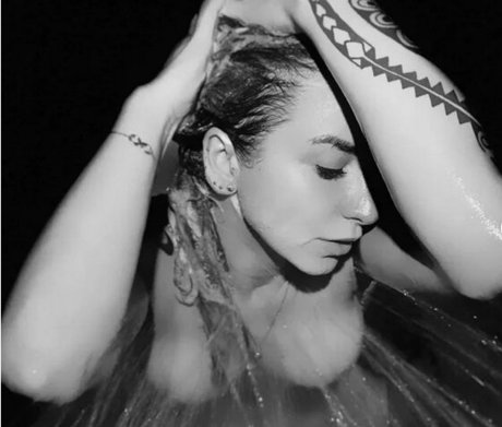 Ingrid Brans modelo desnudo archivo