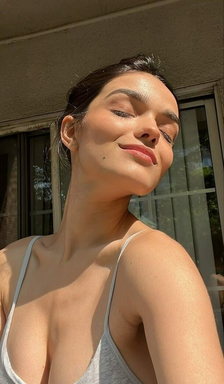 Rachel Zegler desnudos de estrellas galerías