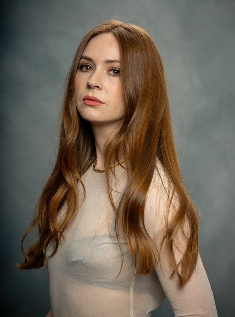 Karen Gillan actriz adulta galería