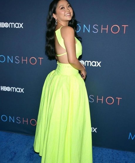 Lana Condor hermosa estrella porno galerías