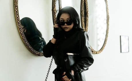 Lana Condor estrella superior foto