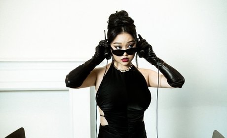 Lana Condor estrella xxx fotos