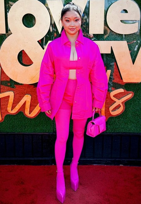 Lana Condor xxx estrella porno imagen