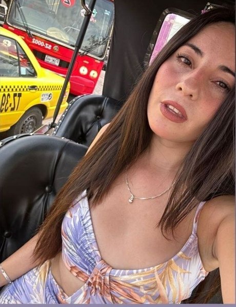 bellacuentos modelo caliente foto