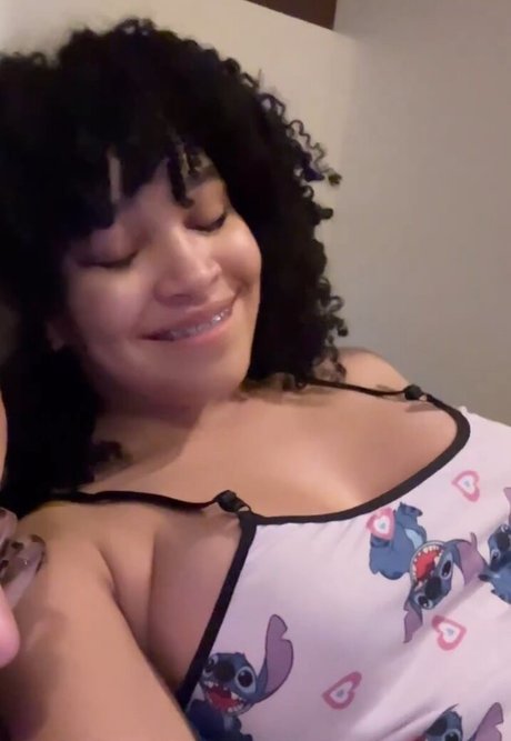 Marycuriell modelo atractivo imagen