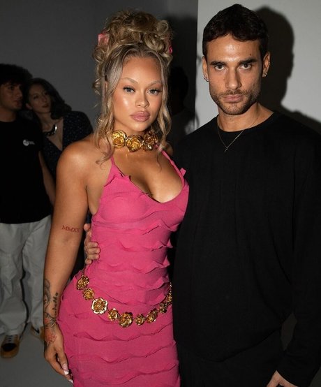 enano negro onlyfans mejor desnudo galería