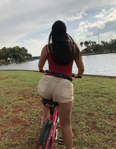 Lina Nakamura estrella del arte foto