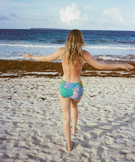 AJ Michalka modelo porno fotos