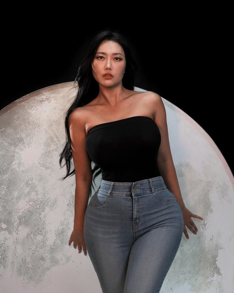 Ssunbiki modelo adulto foto