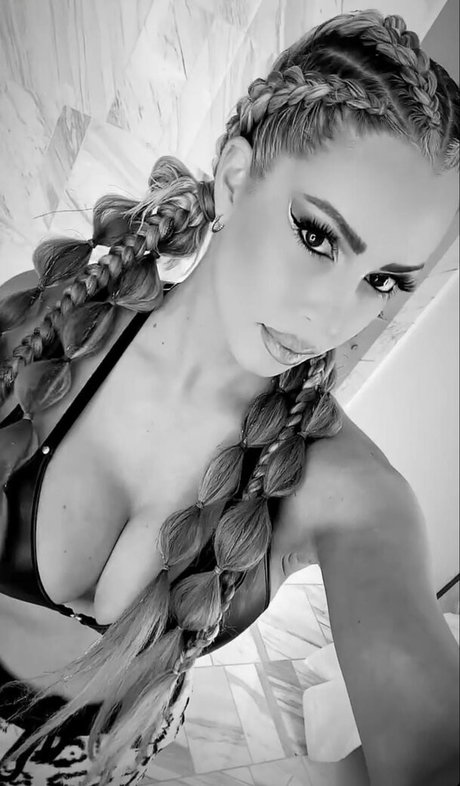 Maryse WWE estrella porno bonita galería