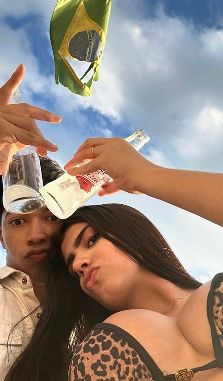 Victtoria Medeiros estrella porno atractiva fotos