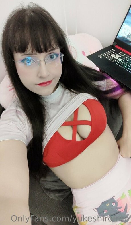 yukeshirofree estrella desnuda imágenes