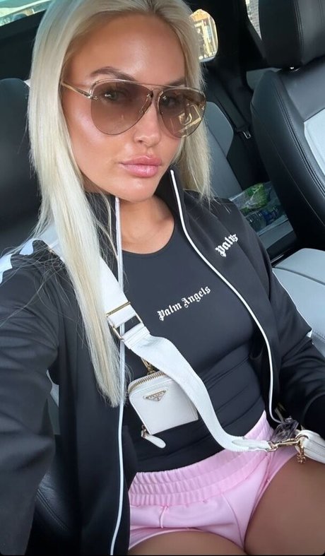 Charley Hull modelo superior imagen