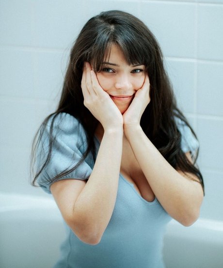 Brittany Venti modelo xxx galería