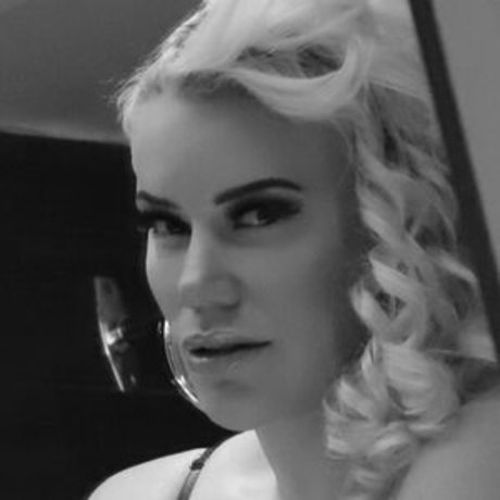 Taya Valkyrie estrella sexy foto