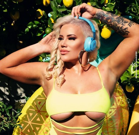 Taya Valkyrie mejor actriz imagen