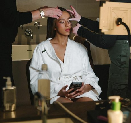 Tate McRae modelo libre archivo