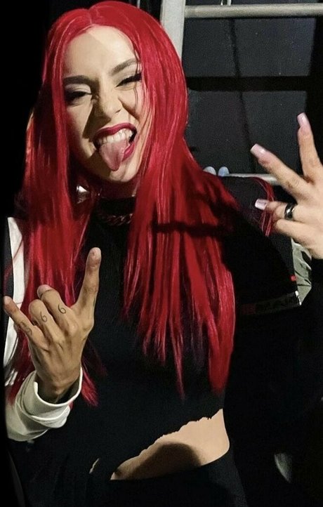 Ava Max estrella porno exclusiva galería