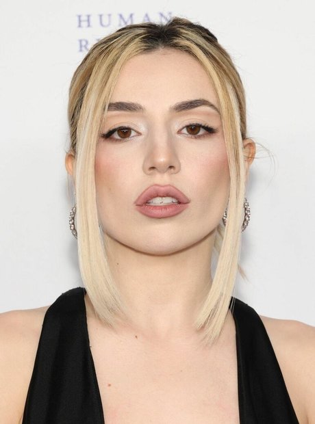 Ava Max modelo desnudos recopilación