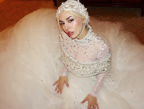 Ava Max estrella porno imagen