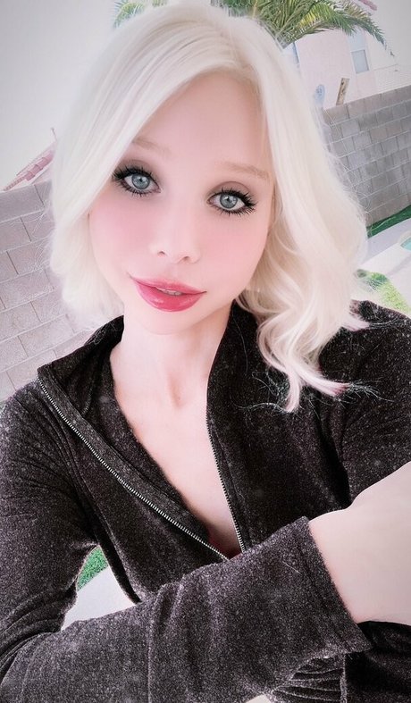 Sarina Valentina Profilfoto