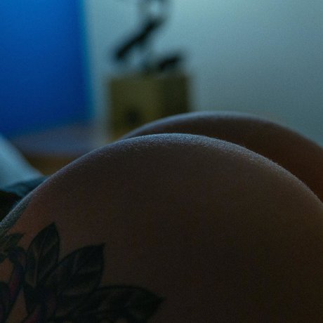 Alita Doses actriz atractiva galerías