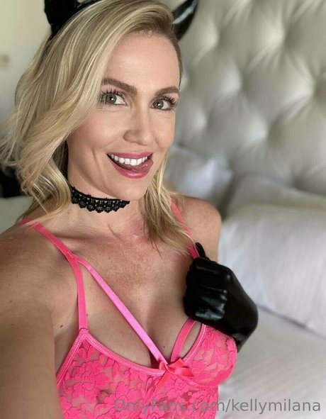 kellymilana estrella atractiva foto