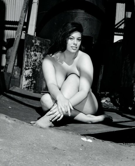 Ashley Graham estrella caliente archivo