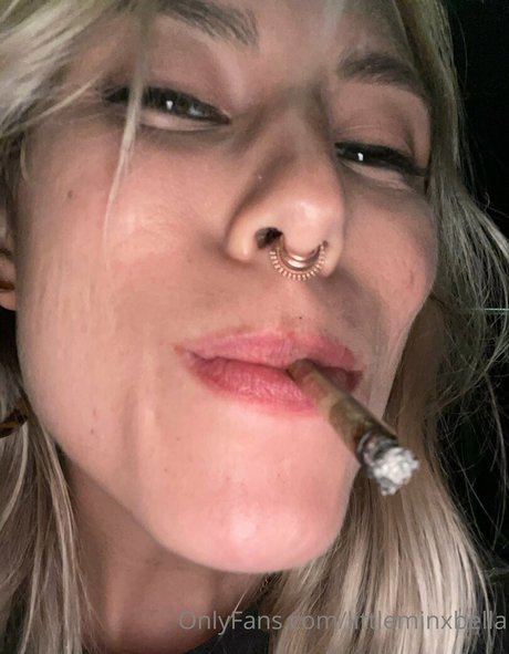 littleminxbella estrella atractiva foto