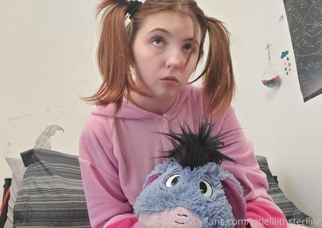 lilithsterling estrella atractiva imagen