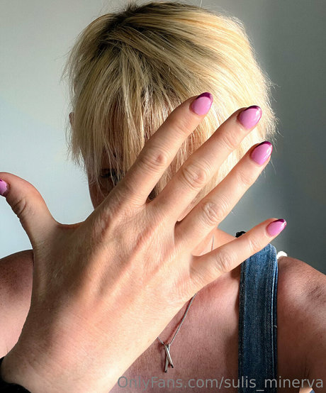 sulis minerva modelo pornografico galería