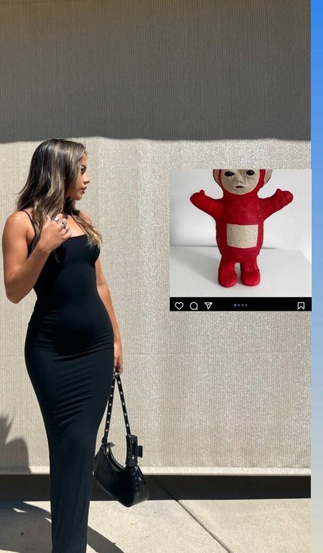 Isabela Merced modelo de alta calidad foto