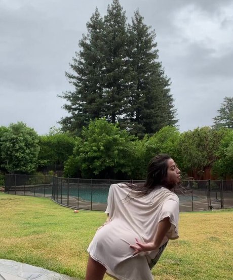 Isabela Merced estrella porno foto