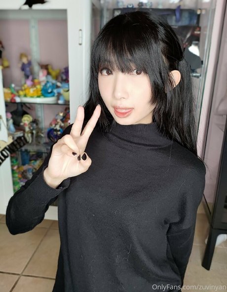 mikan cosfree modelo agradable imágenes