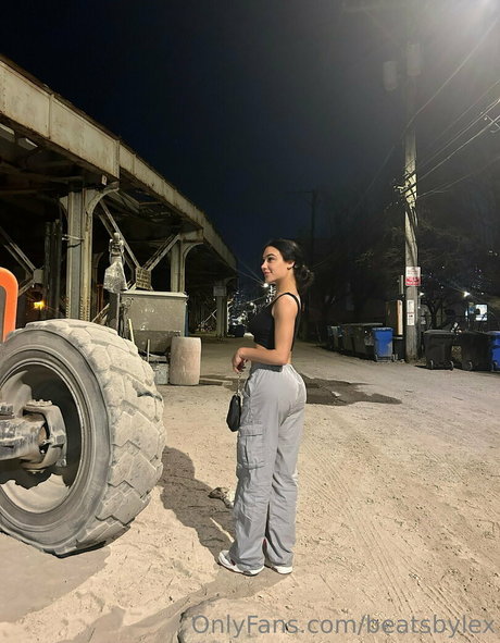 beatsbylex modelo desnudo galerías