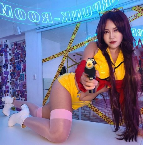 Yuggie TV estrella porno adulto imágenes