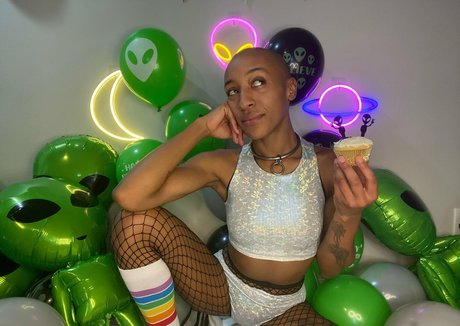 thecleopanda desnudos de estrellas archivo