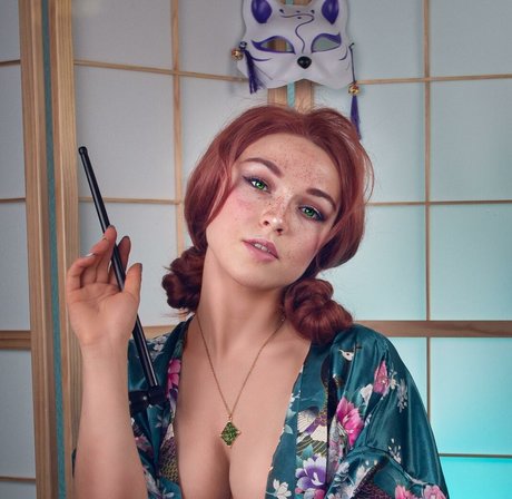 Cauzifer Cosplay hermosa actriz foto